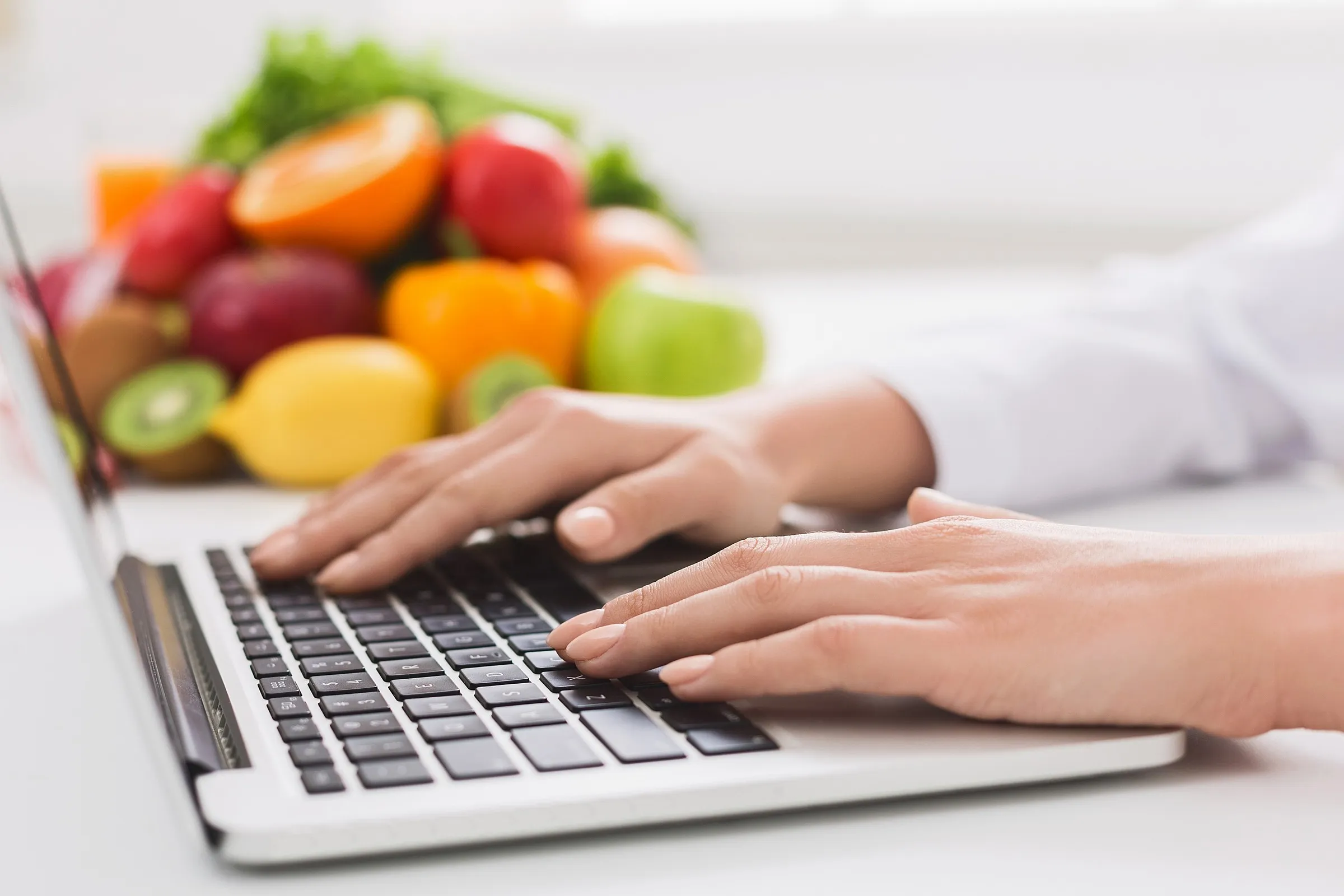 Cómo elegir un nutricionista online para perder peso